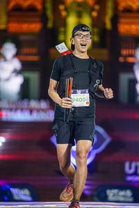 BIB: 9400
                            <button type="button" onclick="openModal(22646231)" class="btn btn-primary btn-sm float-right btn-popup" data-toggle="modal" data-target=".modal-high-quality">
                        <i class="fas fa-shopping-cart"></i> Add to Cart
                    </button>
                                            <button type="button" onclick="isThisMe(22646231, true)" class="btn btn-success btn-sm float-right btn-popup btn-isme hidden" data-toggle="tooltip" data-placement="bottom" title="นี่คือรูปของคุณใช่ไหม คลิกที่นี่เพื่อเอาเข้าอัลบั้ม">
                        <i class="fas fa-plus"></i> Add to album
                    </button>
                    <button type="button" onclick="isThisMe(22646231, false)" class="btn btn-warning btn-sm float-right btn-popup btn-isnotme hidden">
                        <i class="fas fa-ban"></i> Remove from album
                    </button>